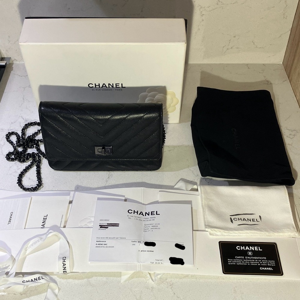 Authentic CHANEL 2.55 Reissue Chevron Wallet on Chain bag (box, Chanel receipt)